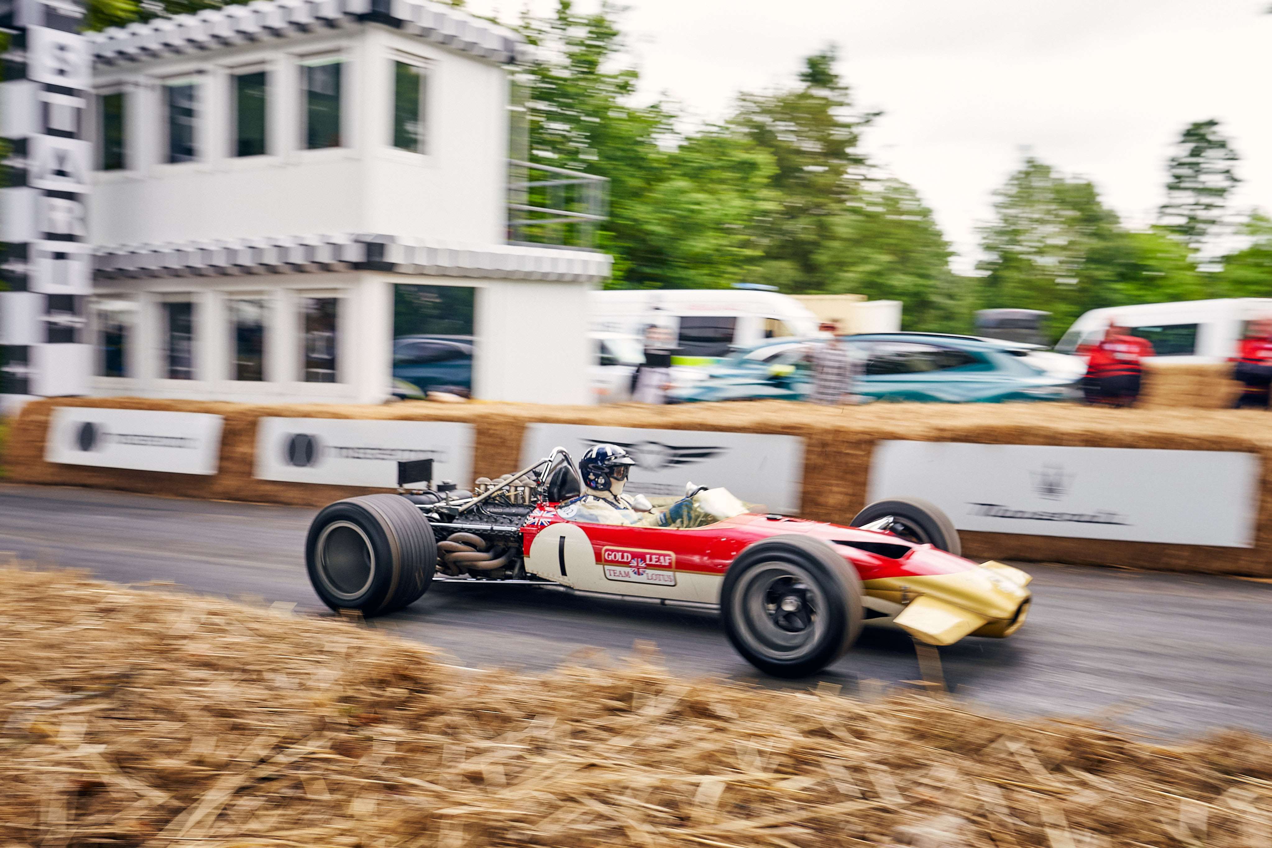 a-weekend-of-iconic-celebrations-goodwood-revival-demonstrations